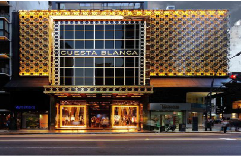 巴塘门头设计与商业空间的纽带。